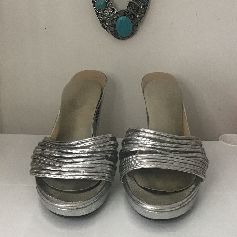 Metallic strappy chunky heels